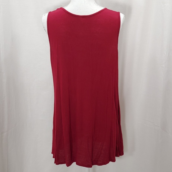 Burgundy fun sleeveless top size M🍹 - Picture 2 of 4